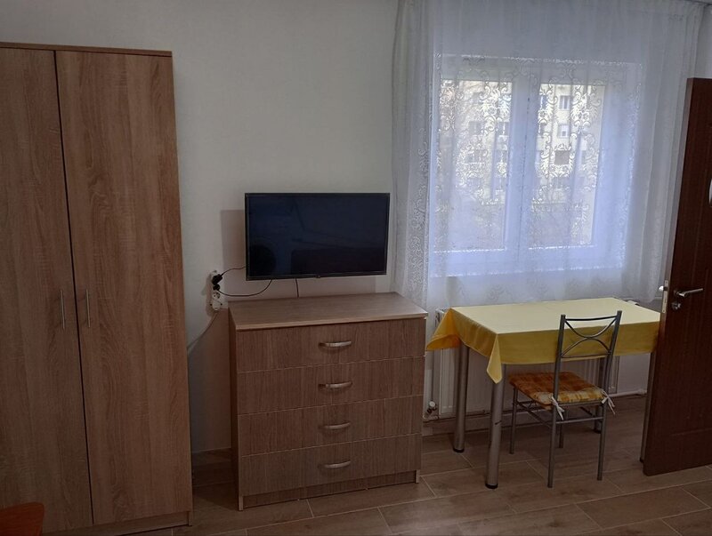 Sector 3, Titan, Postavarul